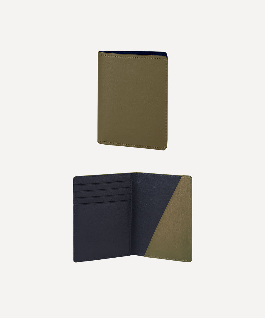 LEATHER PASSPORT HOLDER 