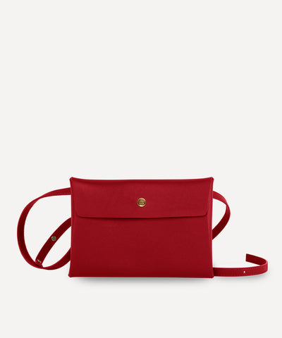 LA GRANDE ENVELOPPE CUIR CARMIN AVEC BANDOULIÈRE