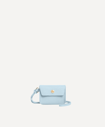 L'ÉTUI À AIRPODS BLEU CIEL