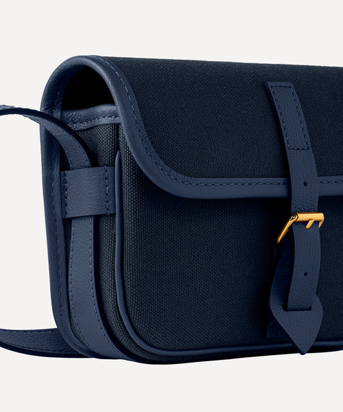 THE BELT BAG NAVY