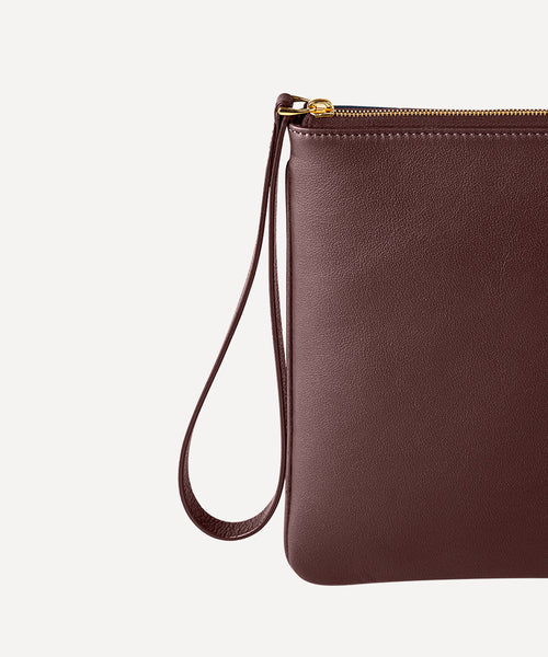 LA POCHETTE CUIR MARINE