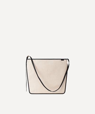 Le sac Postier L/UNIFORM en toile Quadrille naturelle et en cuir noir vue de face