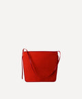 Le sac Postier L/UNIFORM en toile Rouge et en cuir rouge carmin vue de face
