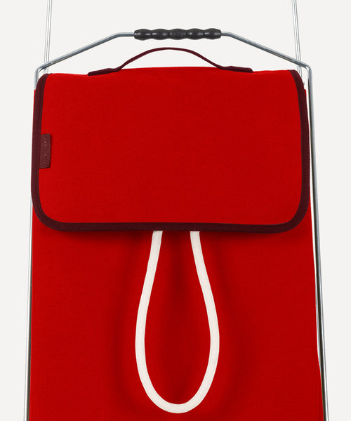 LE CHARIOT DE COURSES ROUGE