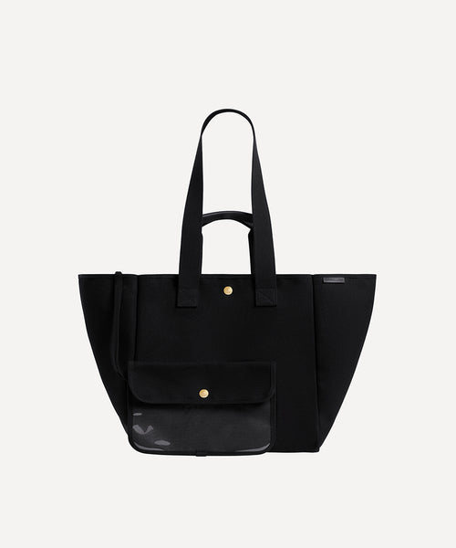Le Sac à Gâteau L/UNIFORM en toile noire vue de face avec pochette