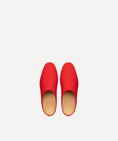 LES CHAUSSONS DE COURTOISIE ROUGE